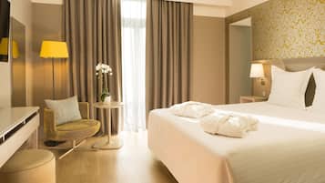 Habitación Deluxe | Ropa de cama de alta calidad y caja de seguridad en la habitación