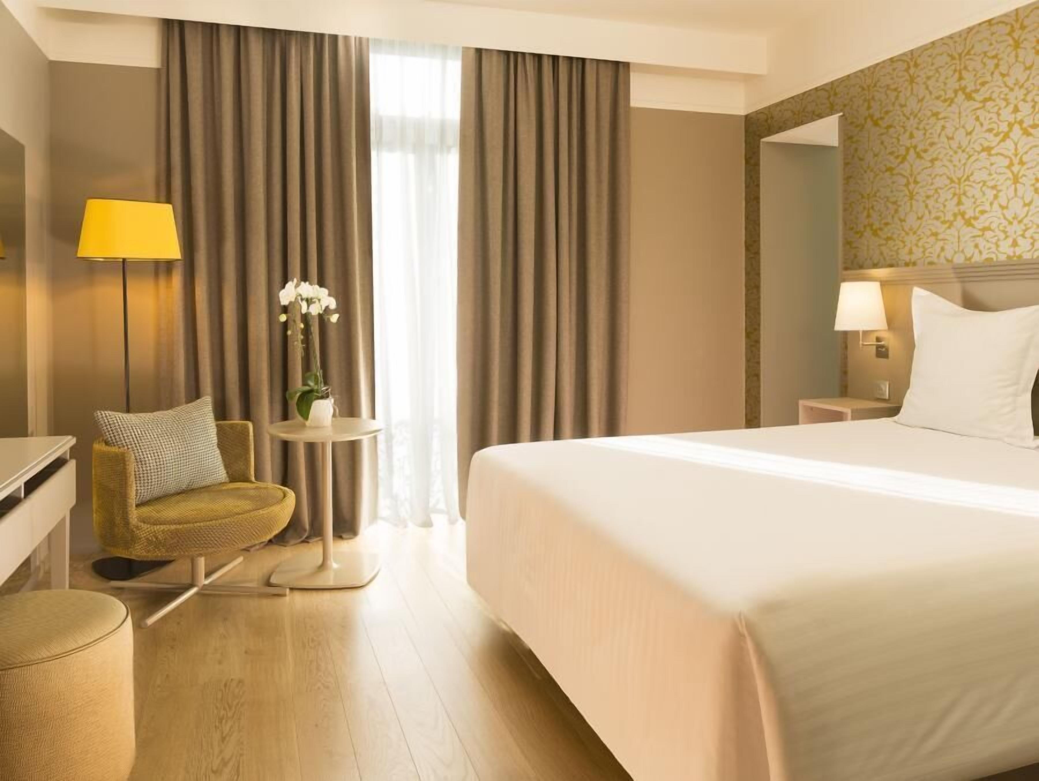 Premium bedding, in-room safe, individually decorated, desk