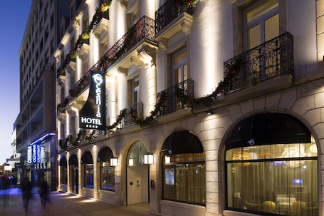 Front of property - evening/night