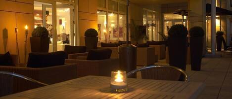 2 restaurants, breakfast, lunch, dinner served; Regional cuisine