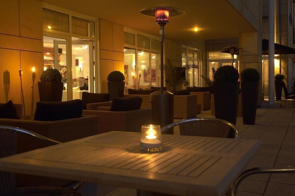 2 restaurants, breakfast, lunch, dinner served; Regional cuisine  - City Hotel Frankfurt/M - Bad Vilbel (Bad Vilbel)