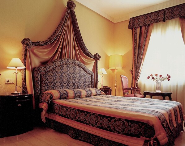 In-room safe, desk, soundproofing, free rollaway beds