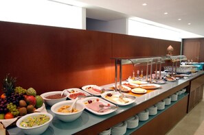 Dagelijks ontbijtbuffet (EUR 9 per persoon)