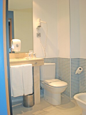 Hair dryer, towels - Sercotel Murrieta (Logroño)