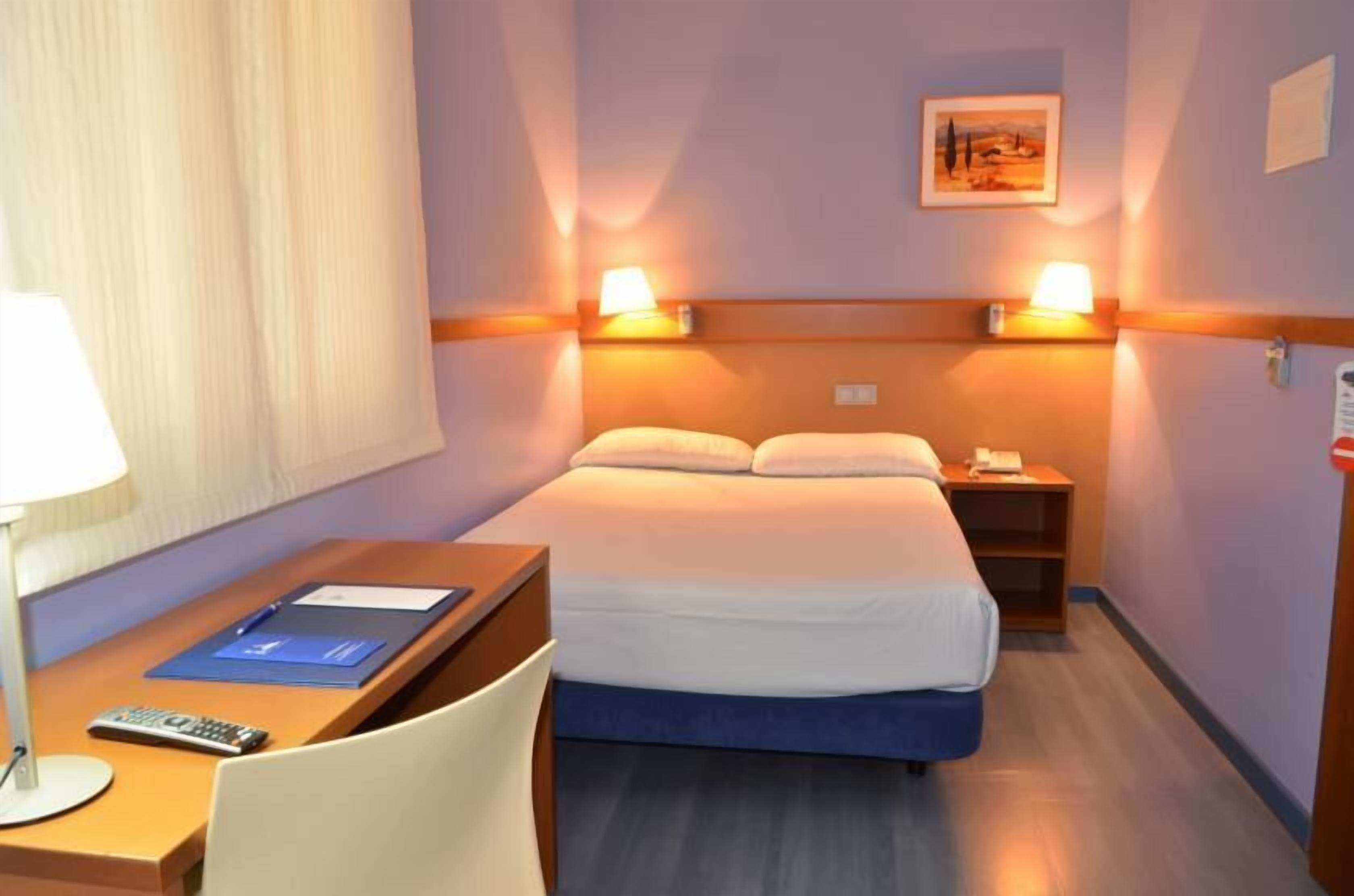 In-room safe, desk, soundproofing, WiFi (free)
