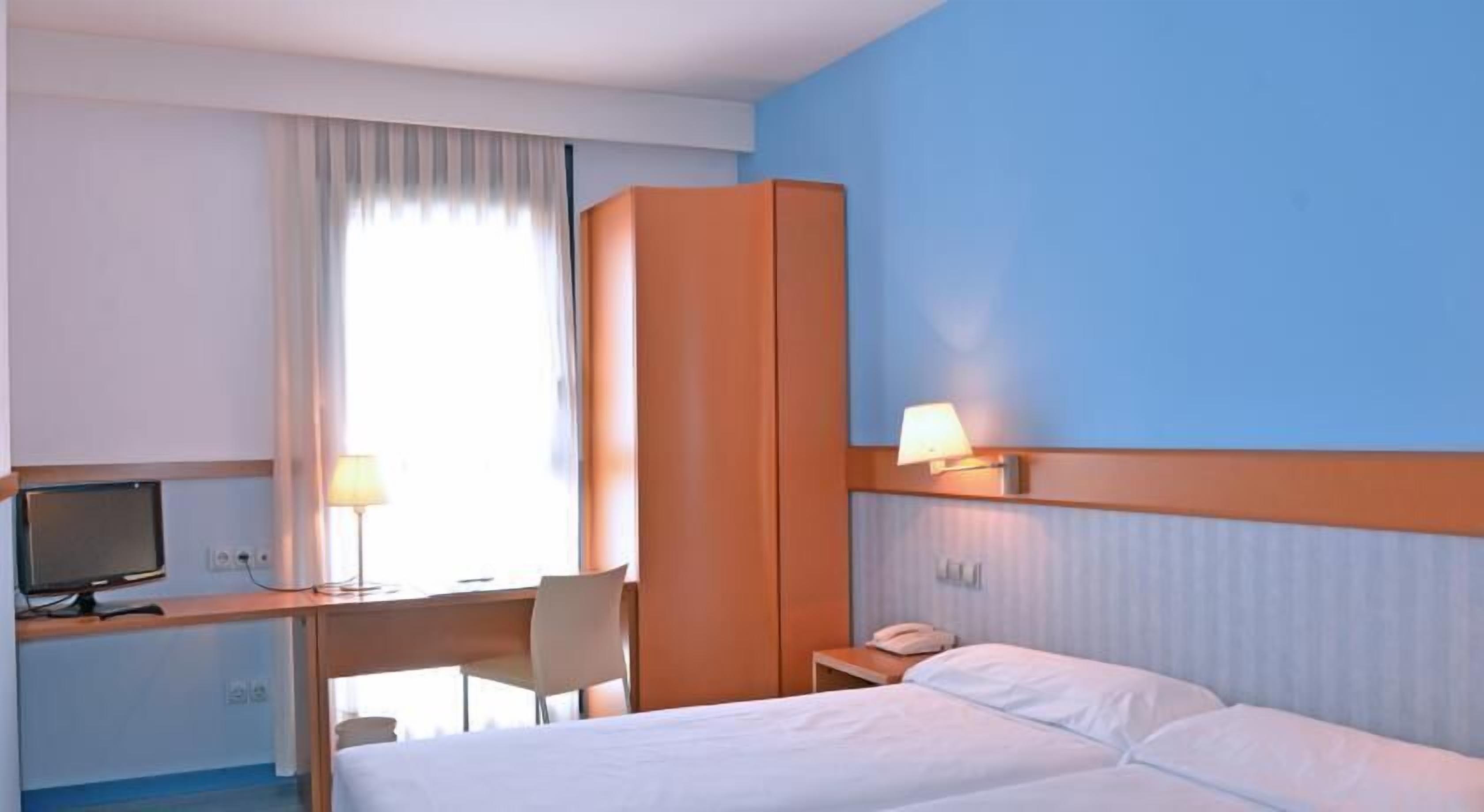 In-room safe, desk, soundproofing, WiFi (free)