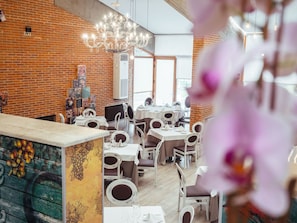 Lunch and dinner served  - Hotel Resort El Montico (Tordesillas)