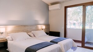 Twin Room | In-room safe, desk, blackout drapes, WiFi (free)