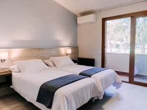 Twin Room | In-room safe, desk, blackout curtains, free WiFi - Hotel Resort El Montico (Tordesillas)