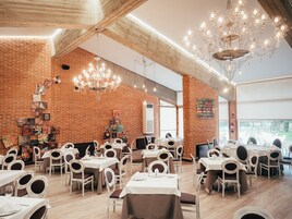 Lunch and dinner served, local and international cuisine