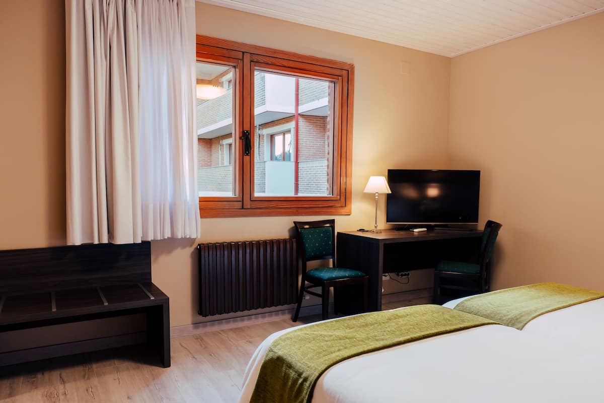 In-room safe, desk, blackout drapes, WiFi (free)