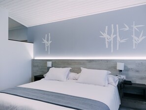 Junior Suite | 1 bedroom, in-room safe, desk, blackout drapes