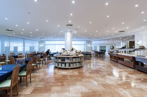 Breakfast, lunch and dinner served