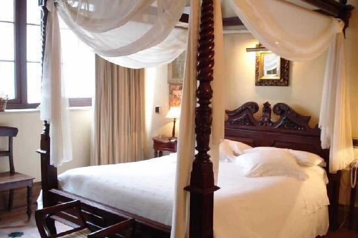 Quarto superior | Frigobar, cofres nos quartos, berços grátis
