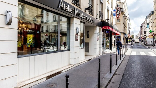 A street view with a storefront named 'Atelier Montparnasse'. - Atelier Montparnasse (Paris)
