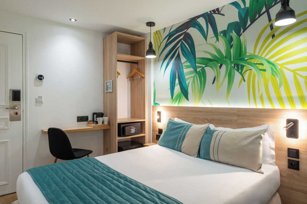 Business Single Room | Premium bedding, minibar, in-room safe, desk