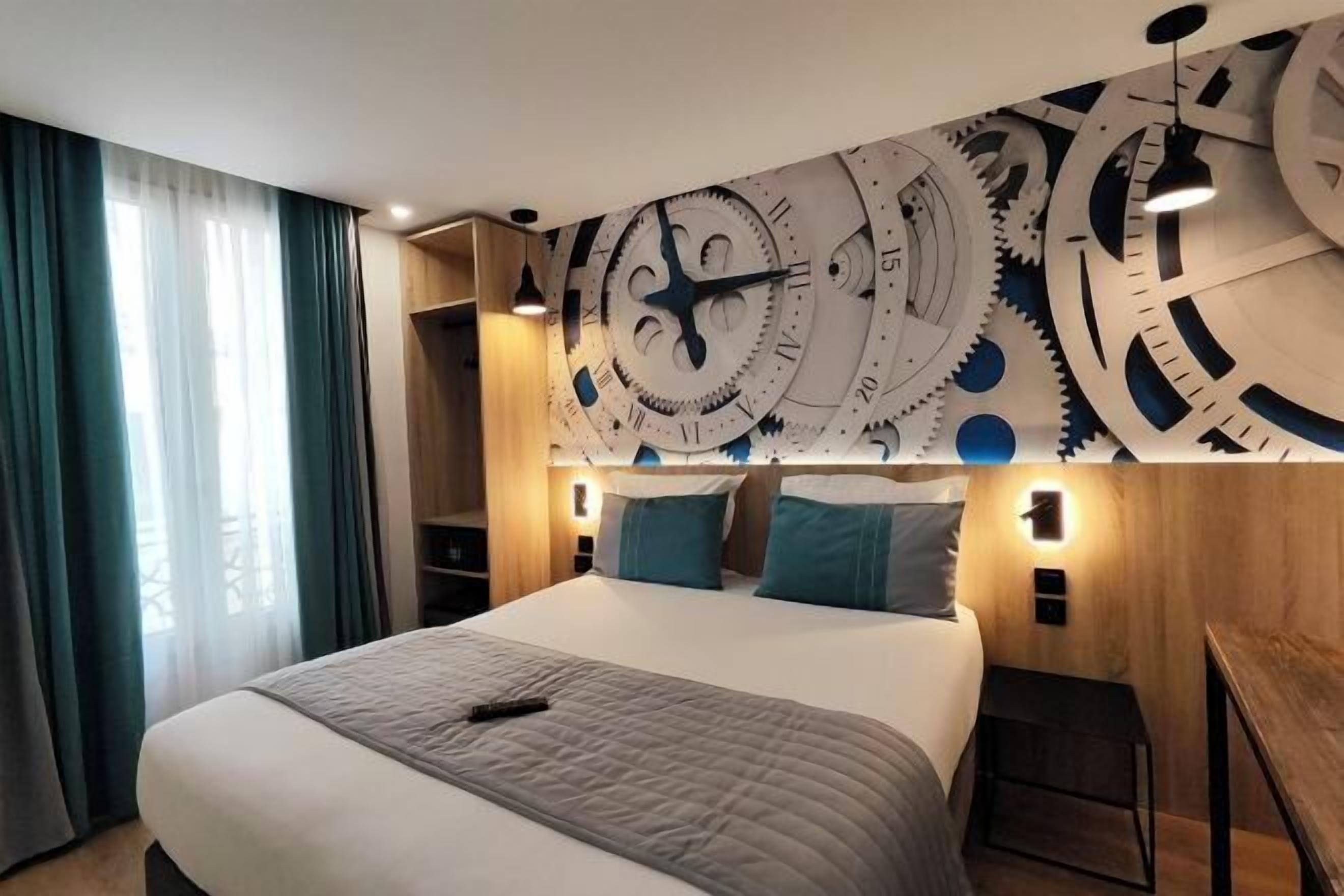 Premium bedding, in-room safe, individually decorated