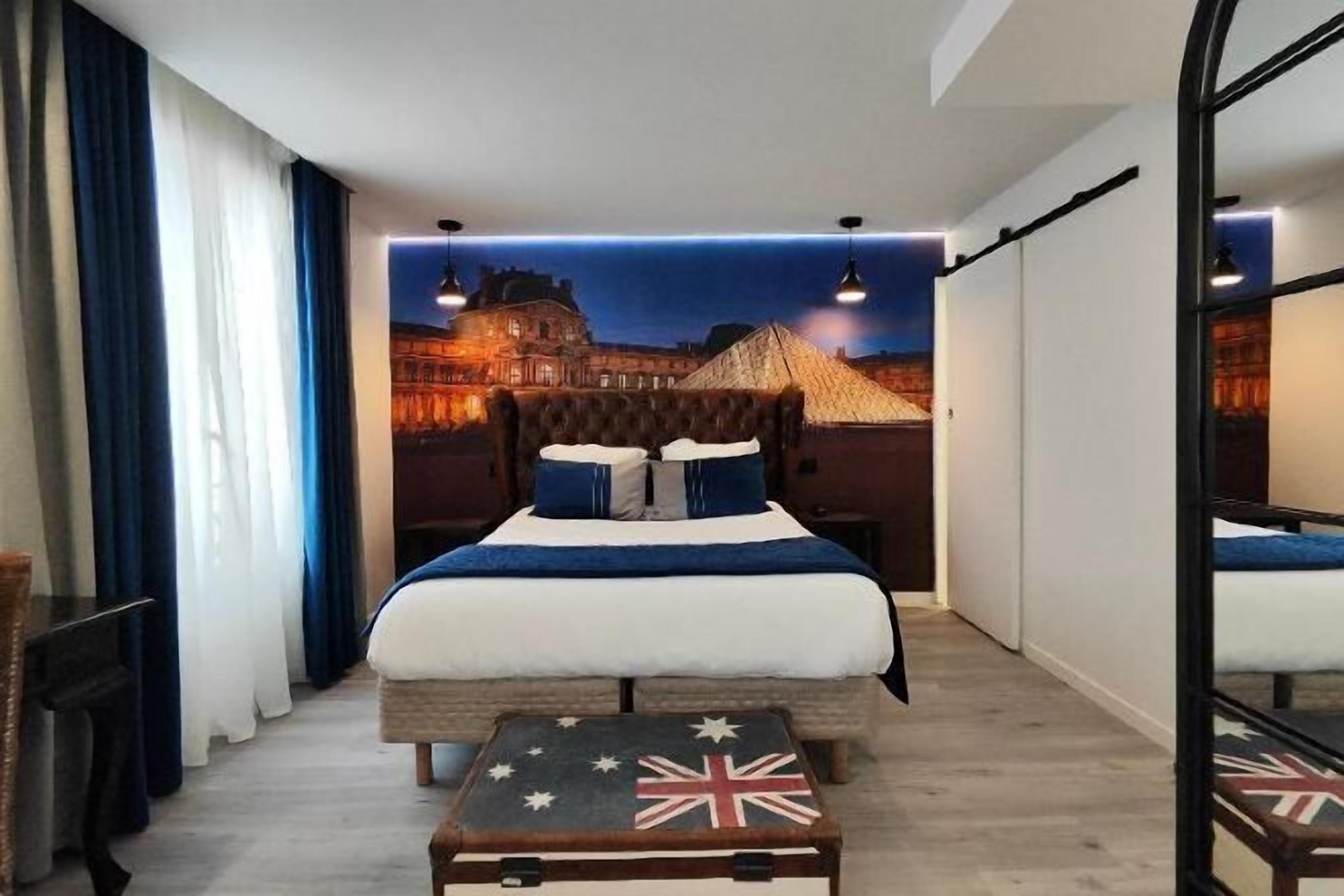 Premium bedding, in-room safe, individually decorated