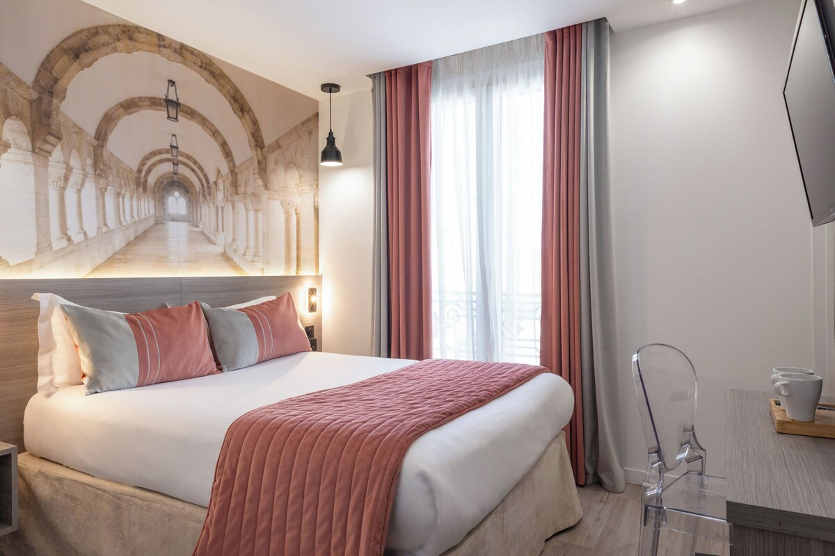 Comfort Room | Premium bedding, minibar, in-room safe, desk