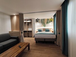 Suite | Biancheria da letto di alta qualità, minibar, una cassaforte in camera