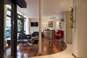 Bar lounge