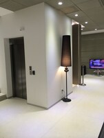 Tägliches Frühstücksbuffet (10 EUR pro Person)