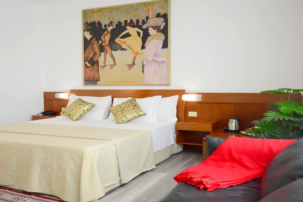 1 bedroom, minibar, in-room safe, desk