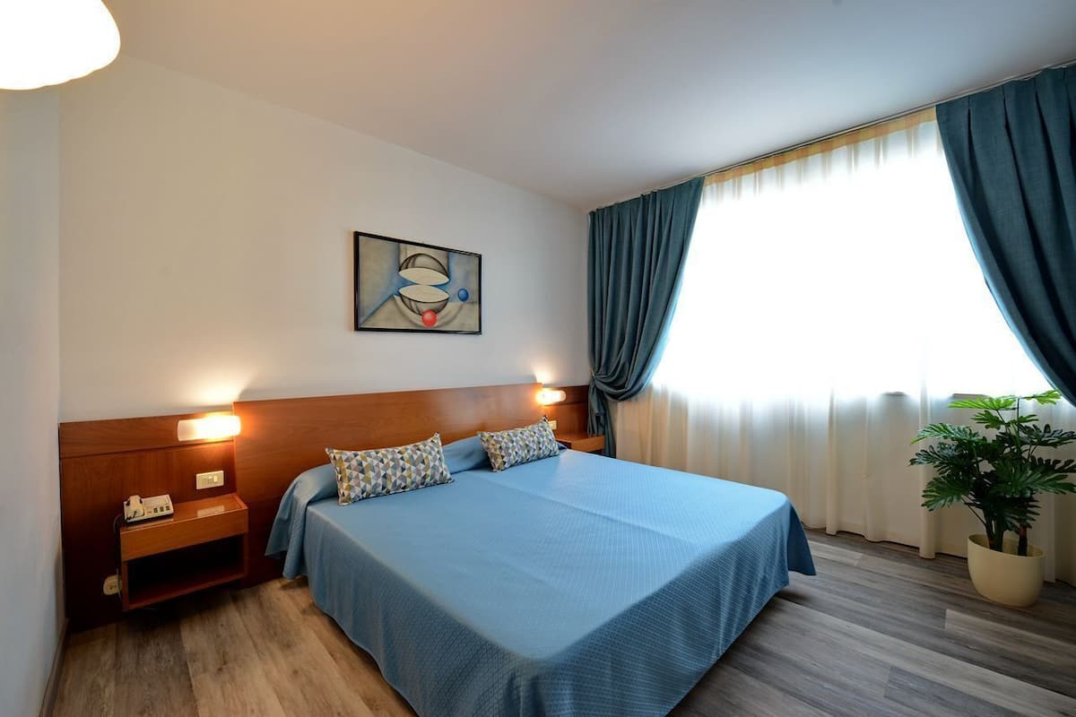 1 bedroom, minibar, in-room safe, desk