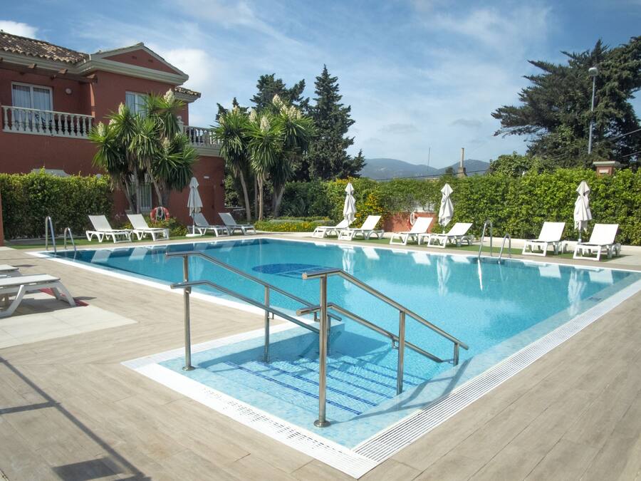 Piscina externa sazonal