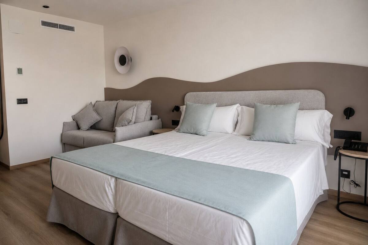 Minibar, in-room safe, desk, iron/ironing board (on request)