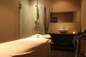 Couples treatment room(s), Turkish bath/hammam, body treatments