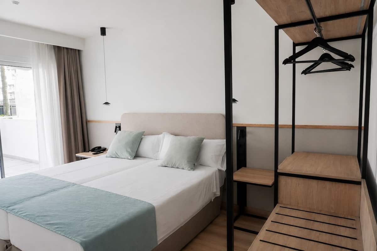 Minibar, in-room safe, desk, iron/ironing board (on request)
