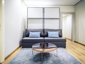 Junior Suite | Living area | Flat-screen TV - Hotel Carlton Rioja  (Logroño)