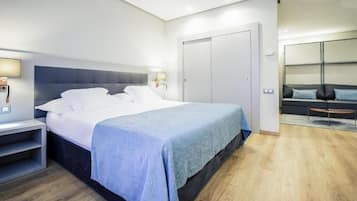 Suite junior | Minibar, sistema de insonorización, wifi gratis y ropa de cama