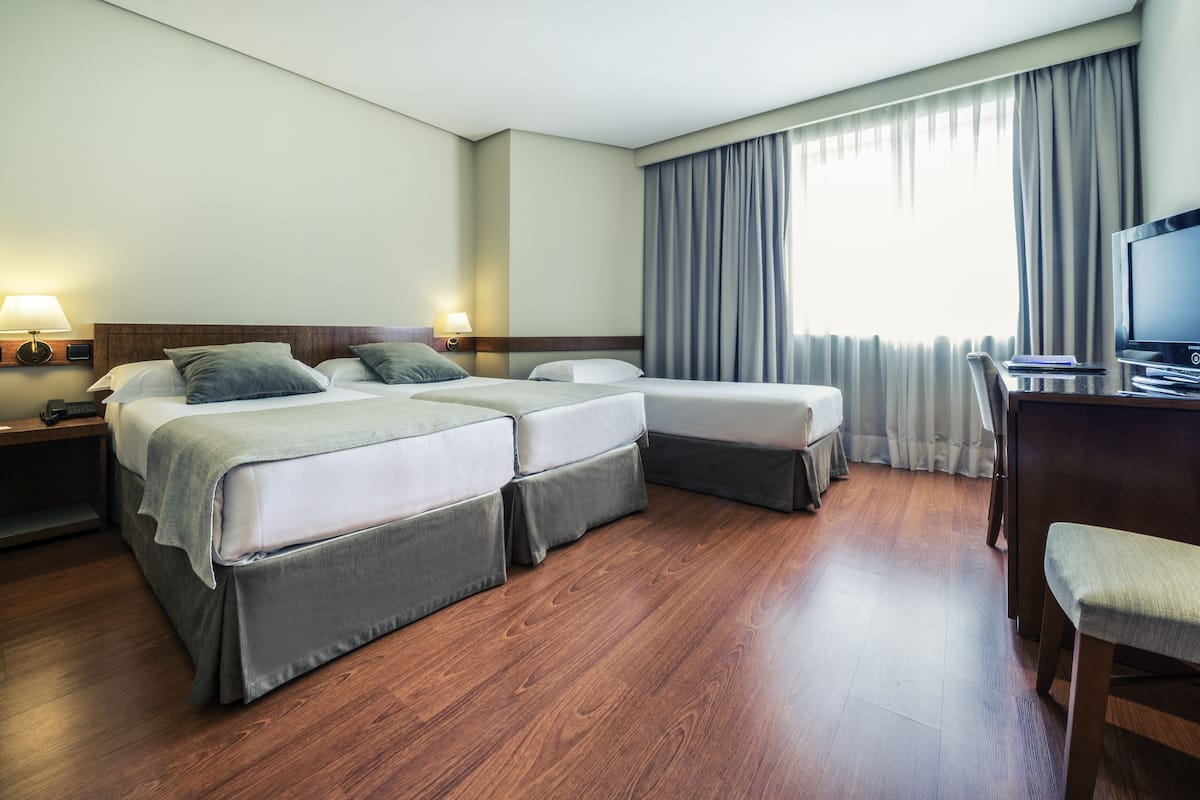Standard-Dreibettzimmer, Mehrere Betten