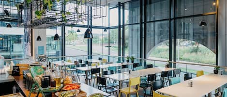 Frokost, lunsj og middag serveres