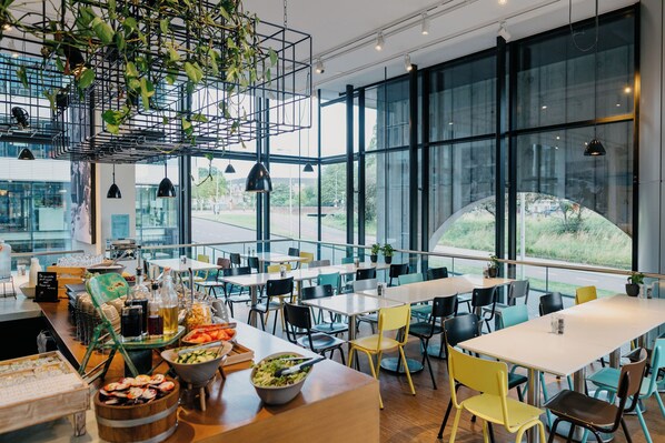 Breakfast, lunch and dinner served