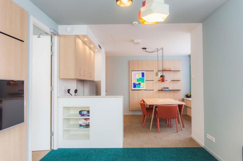 อพาร์ทเมนท์ | บริเวณนั่งเล่น | ทีวีจอแบน, ภาพยนตร์แบบจ่ายต่อเรื่อง