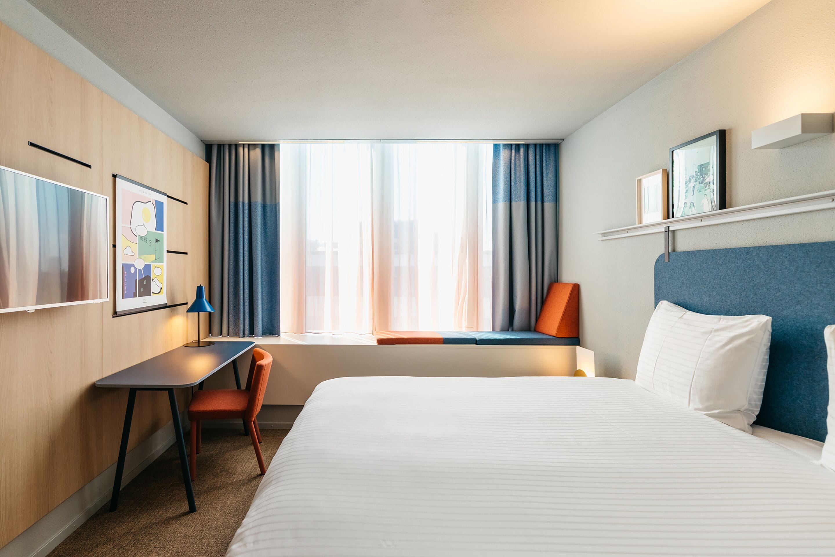 standard room, 1 king bed | in-room safe, desk, laptop workspace, blackout curtains