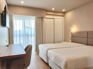 Bureau, rideaux dâobscurcissement, accĂšs au Wi-Fi (inclus)