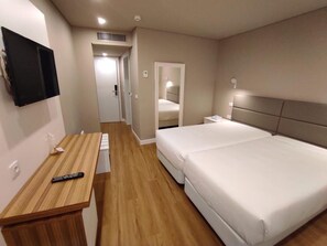 1 bedroom, desk, blackout drapes, free WiFi