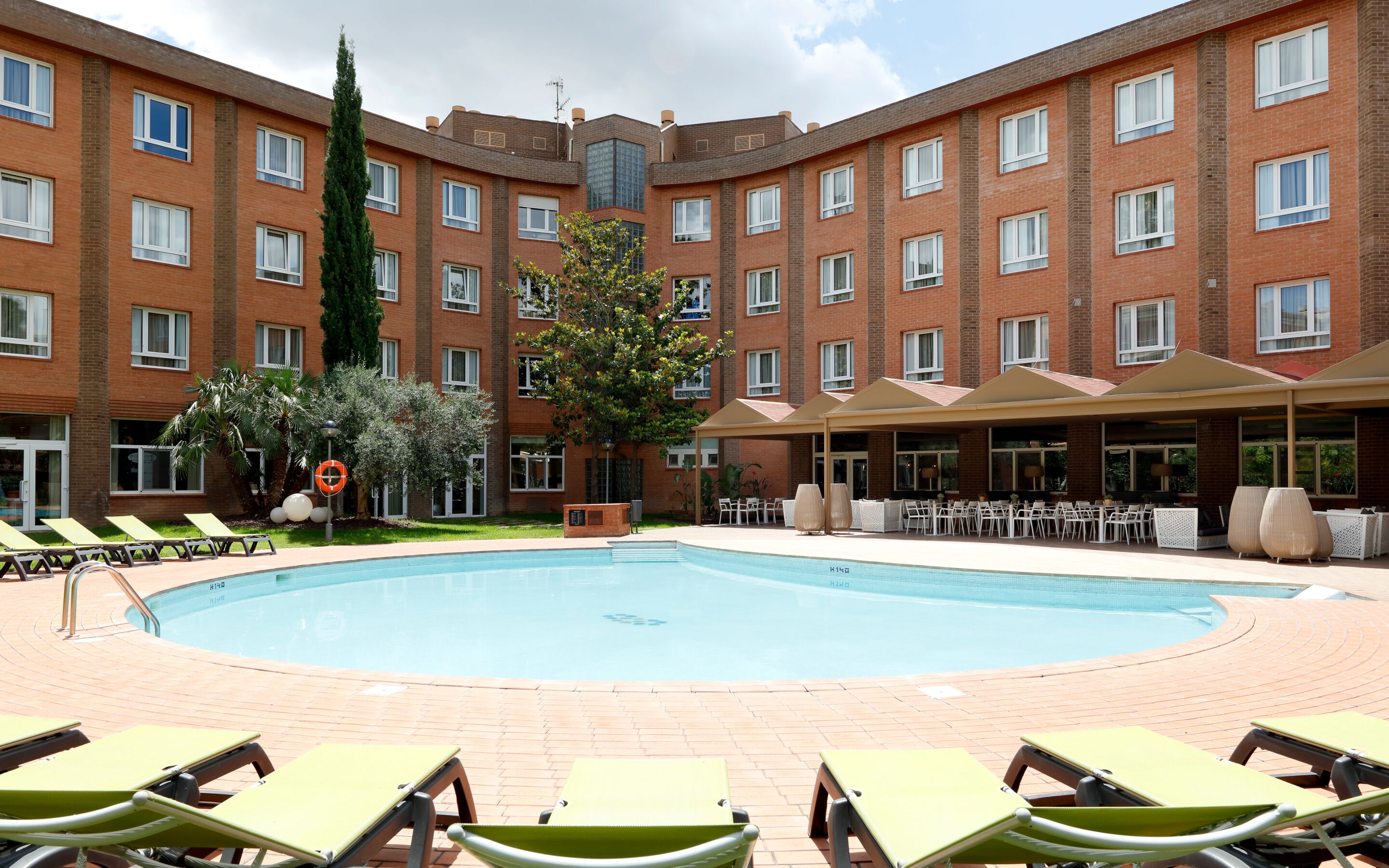 seasonal outdoor pool, open 10:00 am to 10:00 pm, pool umbrellas