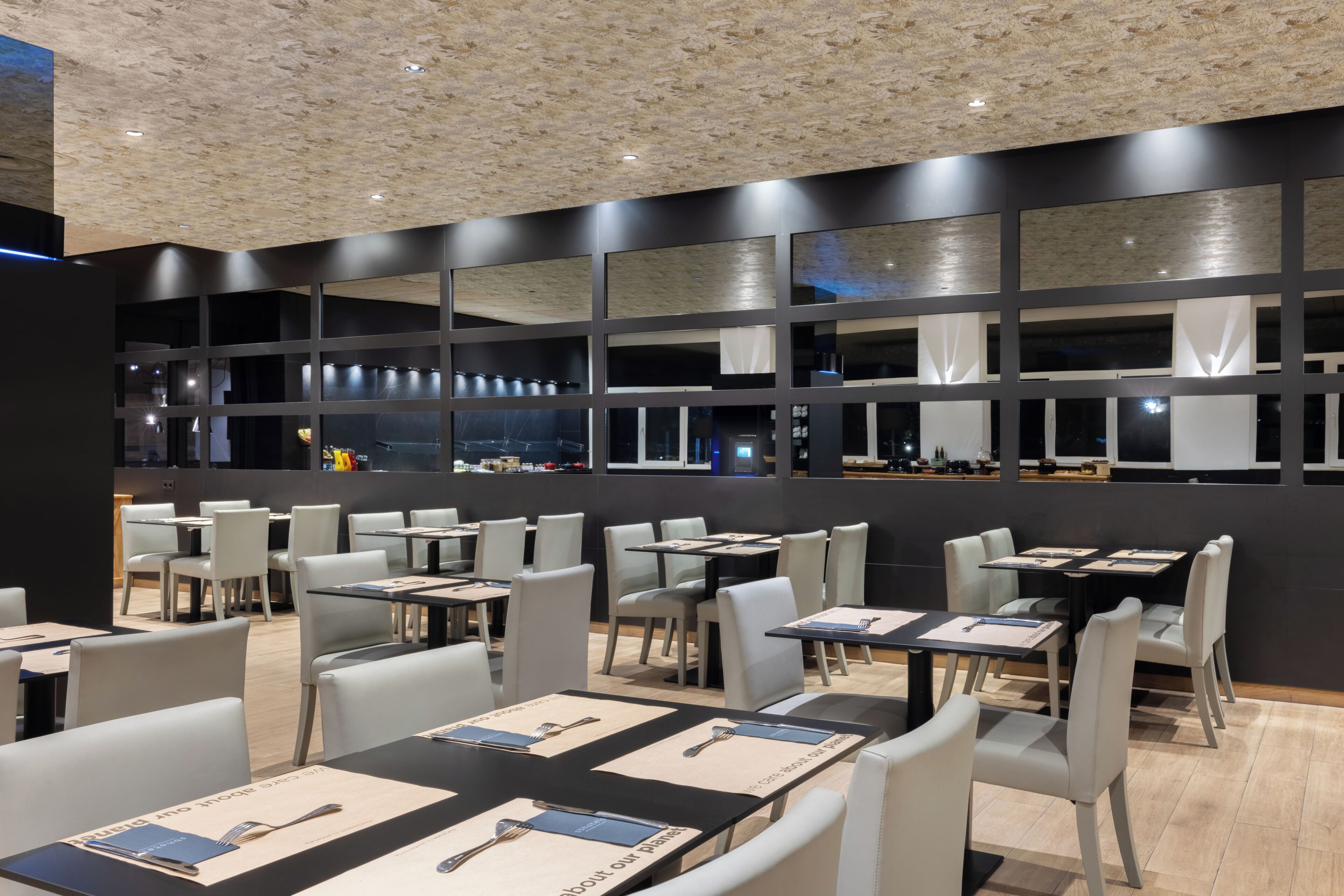 Tägliches Frühstücksbuffet gegen Gebühr