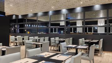 Tägliches Frühstücksbuffet gegen Gebühr