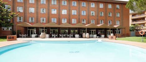 Seasonal outdoor pool, open 10:00 AM to 10:00 PM, pool umbrellas