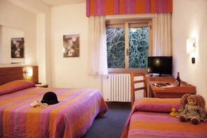 Classic Room | 1 bedroom, in-room safe, desk, iron/ironing board