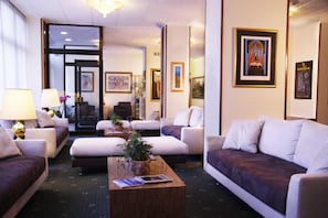 Lobby-Lounge