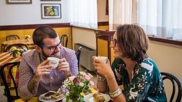 Desayuno buffet todos los días (con cargo)