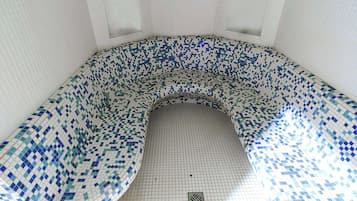 Espace de soins pour les couples, sauna, bain Ă remous, hammam, hammam