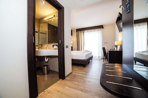 Executive Room, Hot Tub, City View (Spa access) | Premium bedding, down duvets, minibar, in-room safe